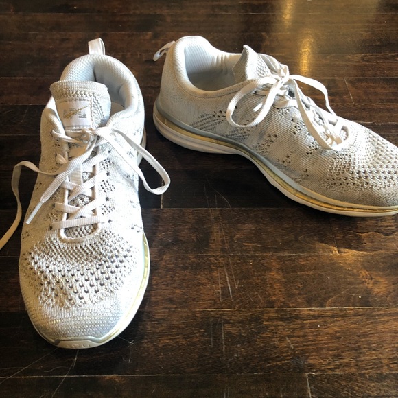 Shoes - Picture 4 of 8